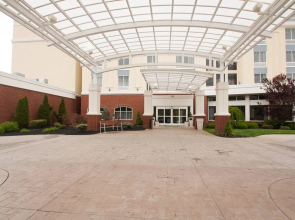 Delta Hotels by Marriott Huntington Mall