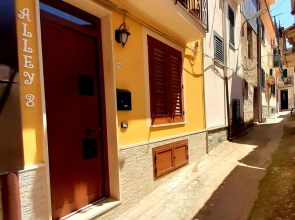 Alley 8