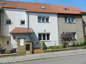 Apartment with a garden