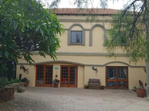 Aloha Menlyn Lodge Ensuite Rooms with shower all with own entrance and unlimited free WiFi