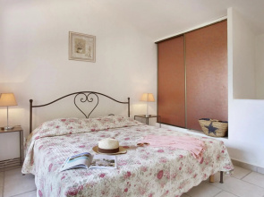 Maisonette in Gordes With Provencal Charm