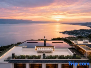 Fuxian Lake · Elephant Bookstore Mountain and Sea Hot Spring Resort (Moon Bay Wetland Park Branch)