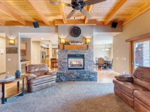Luxe All-season Retreat by Avantstay Prime Location, Near Skiing