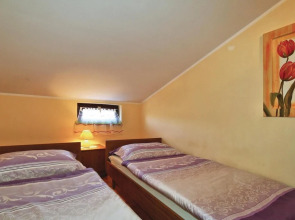 Nice Home in Porec With Wifi and 4 Bedrooms