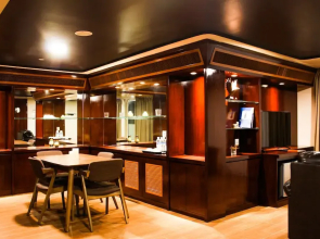 Doulos Phos The Ship Hotel