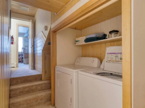 Vail Vista Mountain Retreat w/ Balcony & Views, Near Vail Ski Village