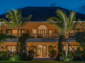 One-of-a-kind Villa With Open Spaces and Amazing Views in Luxury Beach Resort