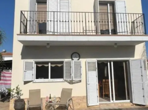 3bdr villa-pool/700m from a blue flag beach!