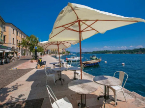 Perla del Lago Near the Beach