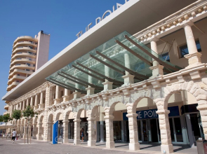 Seafront LUX Apart inc Pool, Upmarket Area