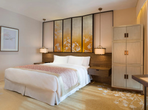 HUALUXE Shanghai Twelve at Hengshan by IHG