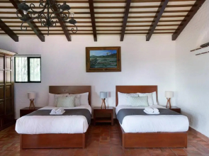 3 Bedroom Spacious Villa with Pool & Lake view