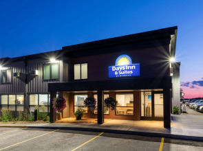 Days Inn & Suites by Wyndham Duluth by the Mall