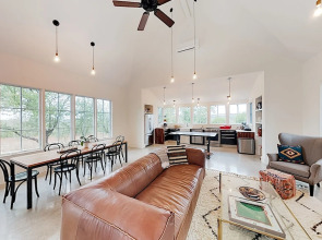 Hill Country Home - 3 Br home by RedAwning