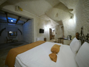 Elite Cave Suites