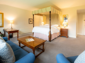 Dunraven Arms Hotel