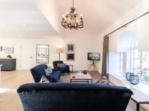 NEW Sleek & Stylish 2BD Flat - Heart of Haworth