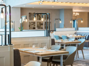 Отель Holiday Inn & Suites Dubai Festival City an IHG