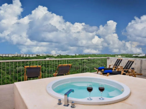 2/2 Ocean View Penthouse in Secure Gated Complex!