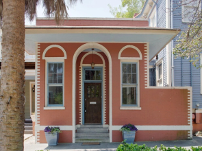Cozy Cottage just off of Forsyth Park