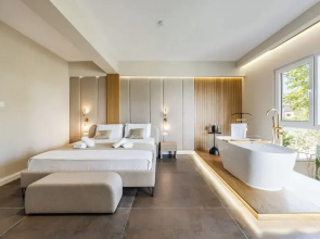Zoe's Villa 201