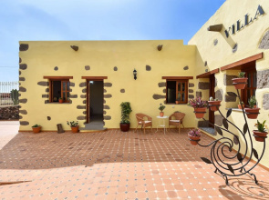 Authentic Holiday Home, Ground Floor Level, With Private Pool and Large Terrace