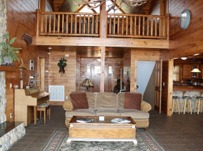 Heaven's Gait-mountain Log ,hottub,views 3 Bedroom Home