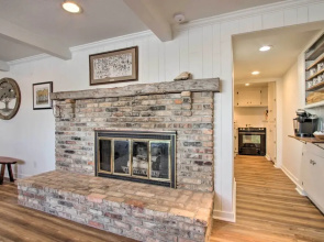 Cozy Rochester Retreat ~ 3 Mi to Mayo Clinic!
