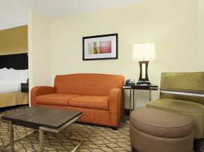 Holiday Inn Express And Suites- Colorado Springs-first & Main