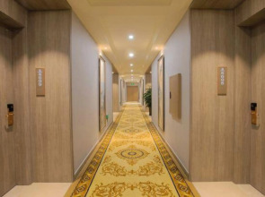 Vienna 3 Best Hotel (Ziyang High-Speed North Station Baotai Subway Station)