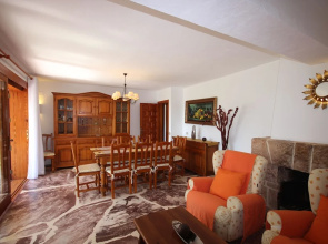 Only 100m to the Beach! Spacious Villa With Private Pool - 12 People