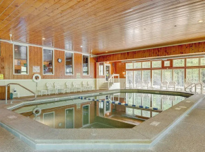 1 Mi to Attitash Skiing: All-season Family Condo