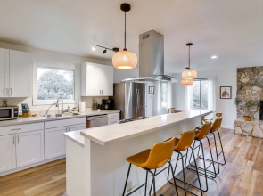 Serene Palmer Home: Walk to Downtown & Riverfront!