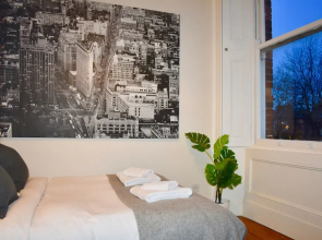 Stylish 2 Bedroom Georgian Apartment in City Centre