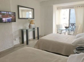 Cancun Plaza Condo Hotel