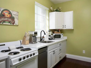 6 Bedroom 6 Bath Guesthouse on Duval Street