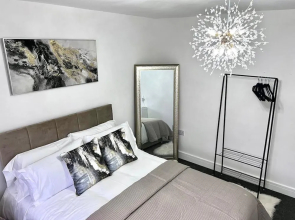 Luxury 2-bed Apartment Lindley Huddersfield