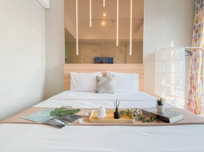 Warm Minimalist Studio Apartment Monroe Tower