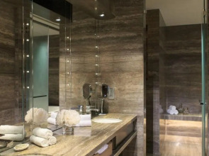 Renaissance Hong Kong Harbour View Hotel