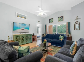 Upstay - Bungalow w Private Pool Hot Tub Lake View