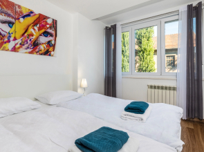 Modern 2bdr Apartment in Old Town- Best Location