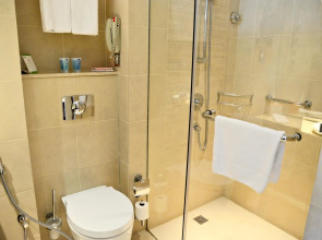 Отель Yas Plaza Circuit