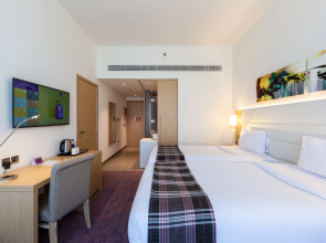 Отель Premier Inn Dubai Dragon Mart