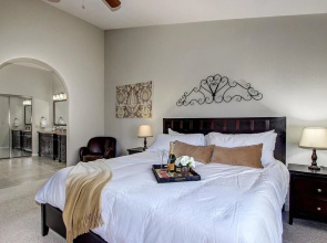 SLS Cactus Acres - FREE Heated Pool, Boccie, Spa & Pool Table.