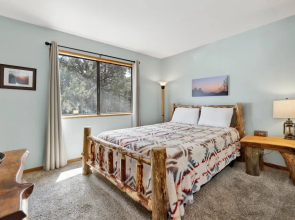 Lazy Llama Lodge #2150