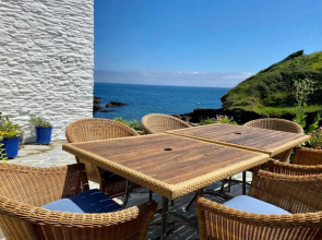 Unique Retreat - 2 bedroom cliff top cottage with large terrace