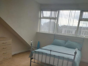 Paradise Apartment- Female Only