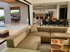 Playa Flamingo Beautiful new 5-br Oceanview Villa - Luxury Casa de Iluminacion