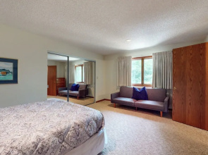 3BR Cozy Apartment w/ Mountain Views