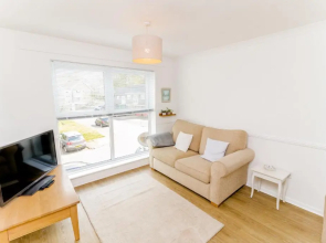Cosy City Centre Apartment With Parking